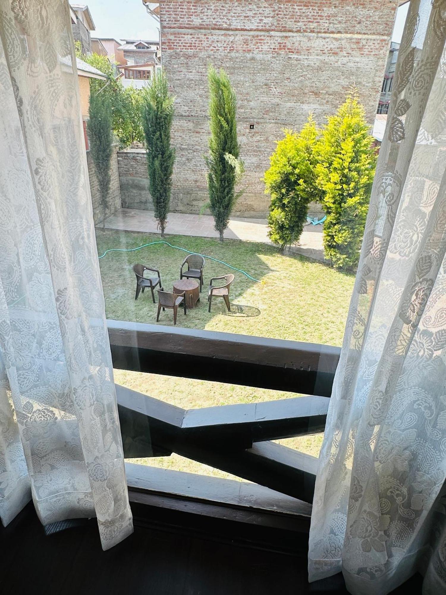 The Chinar Retreat Hut Hotel Srinagar  Luaran gambar
